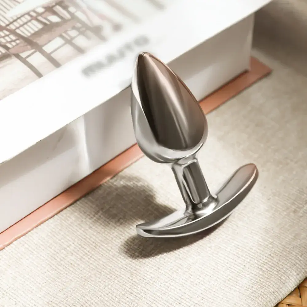 PLUG INOX NHÉT HẬU MÔN CHUÔI LƯỠI LIỀM - NHỎ GỌN & SANG TRỌNG